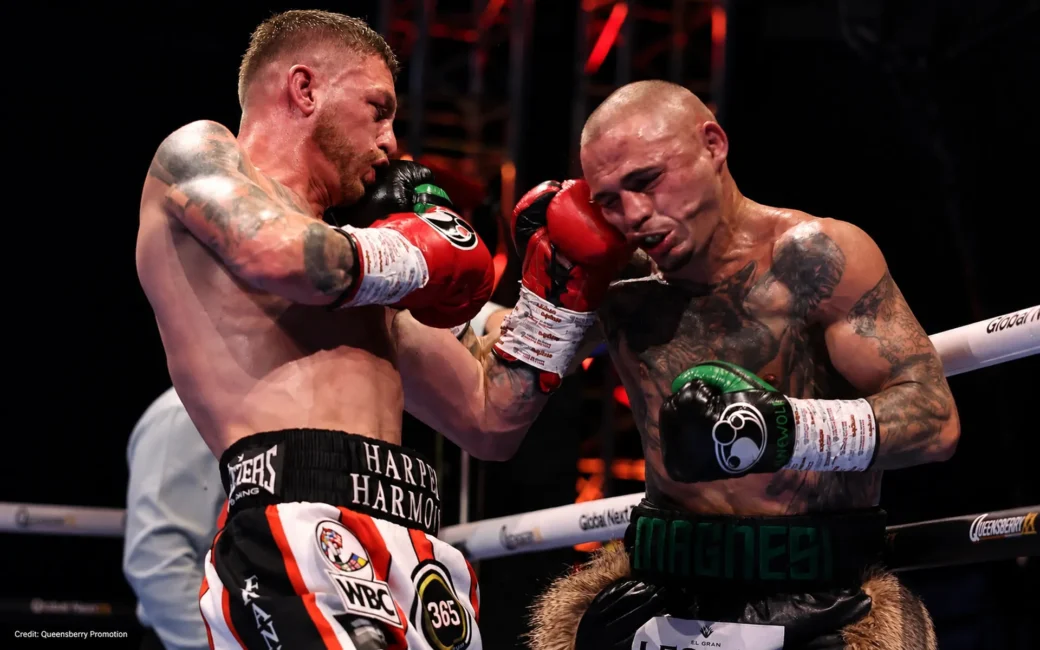 una foto del match tra Ryan Garner e Michael Magnesi per il wbc interim super featherweight title