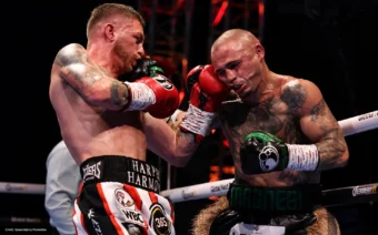 una foto del match tra Ryan Garner e Michael Magnesi per il wbc interim super featherweight title